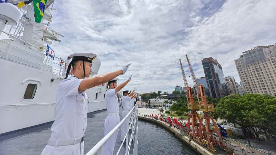 China despliega el buque hospital Arca de la Ruta de la Seda en Brasil 