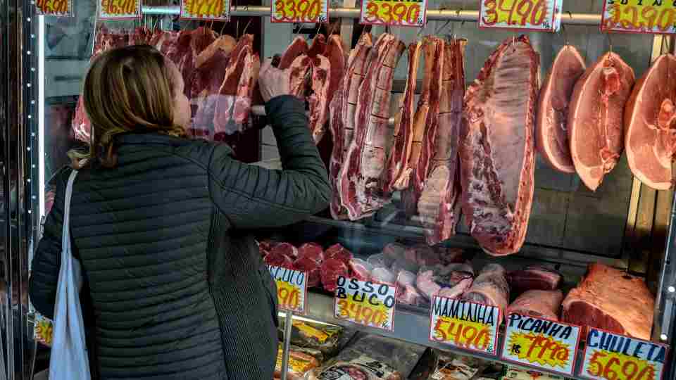 Exportadores brasileños de carne piden medidas de emergencia ante salvaguarda china