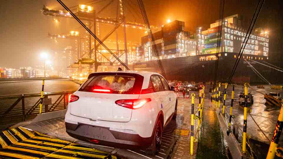 Geely en Brasil: Puerto de Paranaguá registra desembarque récord de 3.370 vehículos eléctricos chinos