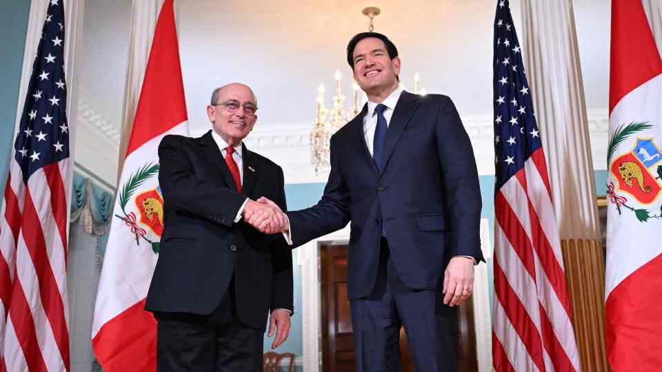 Crisis en Perú: Renuncian ministros de Defensa y Cancillería tras pugna por fortalecer la alianza militar con EEUU frente a China