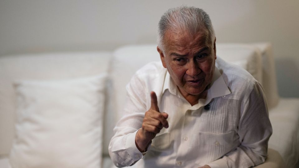 Candidato presidencial de Perú, López Chau, increpó en una cena a diplomáticos de EEUU por “burlas” a política local