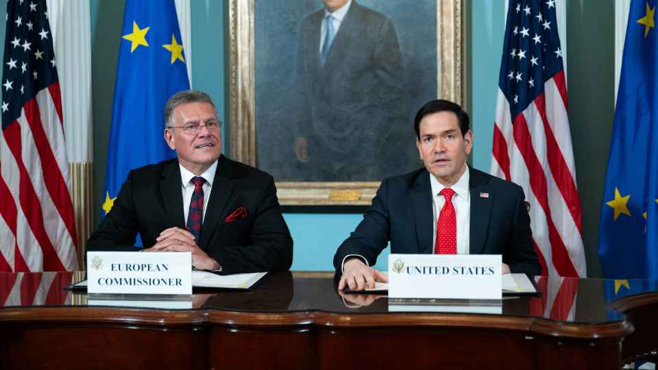 La UE y EEUU firman plan de minerales críticos para contrarrestar dependencia de China