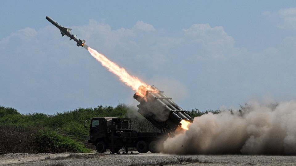 Japón dispara un misil en un ejercicio conjunto con EEUU y aliados en el norte de Filipinas, frente al Mar de China Meridional