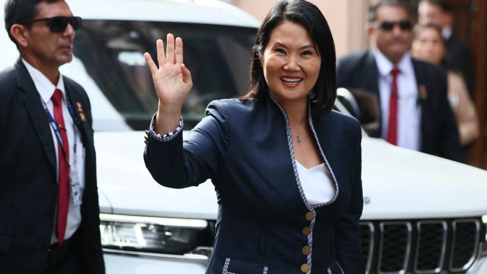 Fujimori asume el poder en Perú y extiende el giro a la derecha en América Latina