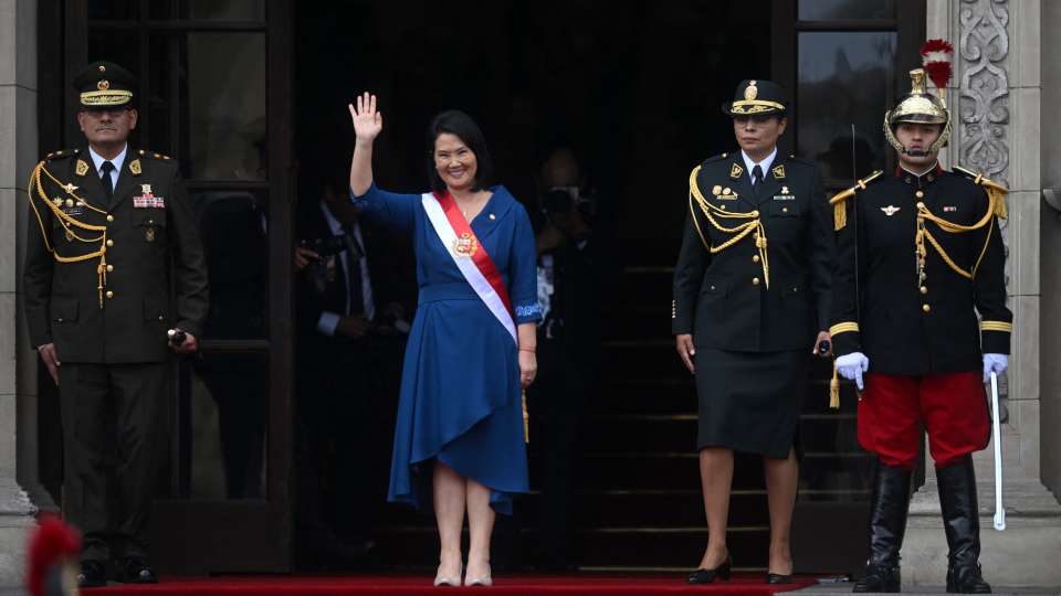 Fujimori evita mencionar a China y EEUU en su primer discurso tras asumir la presidencia de Perú