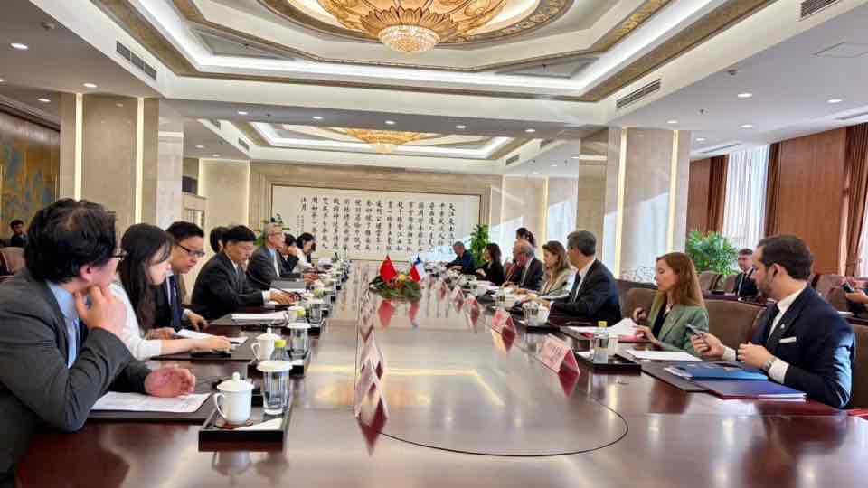 Chile y China acuerdan cooperar en investigación científica en la Antártica 