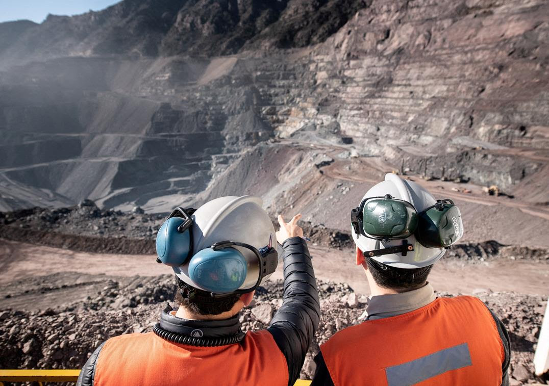 Chile busca US$100.000 mln en inversiones en cobre para diversificar exportaciones fuera de China: Bloomberg