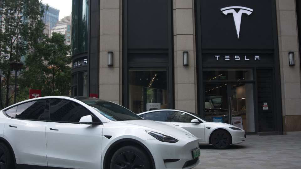 Tesla llama a revisión a millones de sus automóviles en China, por preocupaciones de seguridad