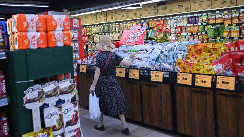 Las ventas minoristas en China suben menos de lo esperado en julio