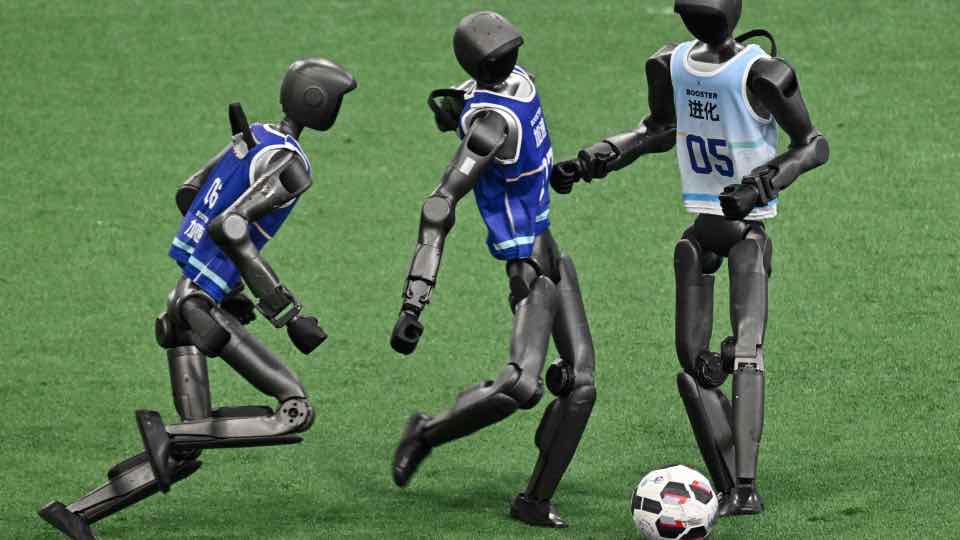 Robots pulverizan récords humanos en competición robótico-deportiva en Pekín