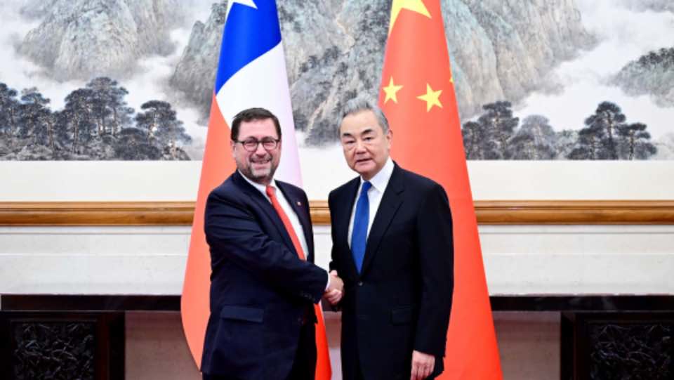 China y Chile acuerdan profundizar su alianza estratégica y cooperar en inteligencia artificial