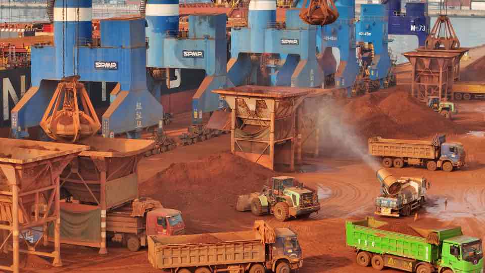 Empresas chinas de tierras raras frenan algunos envíos a EEUU por temor a la geopolítica, dicen fuentes
