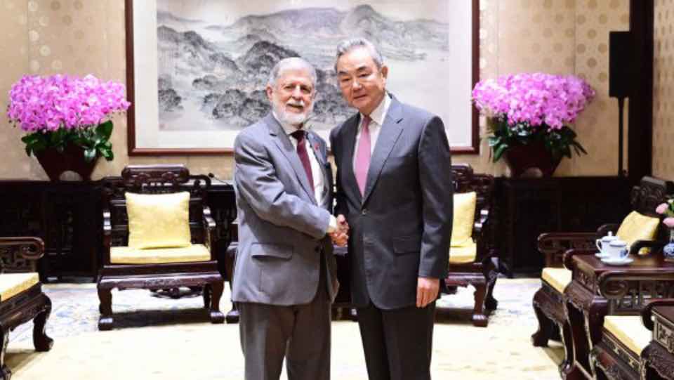 Canciller chino Wang Yi se reúne en Pekín con asesor de Lula, Celso Amorim