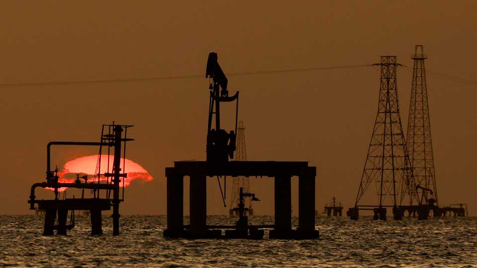 Empresa petrolera de EEUU asumirá el control de campos petroleros venezolanos operados anteriormente por compañías chinas y rusas, según funcionarios