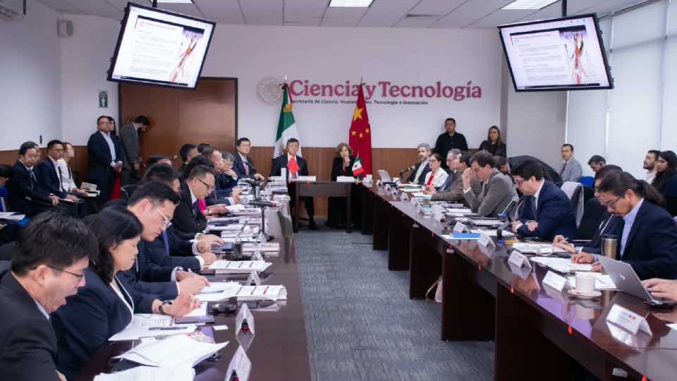 México y China acuerdan cooperación en inteligencia artificial y supercómputo