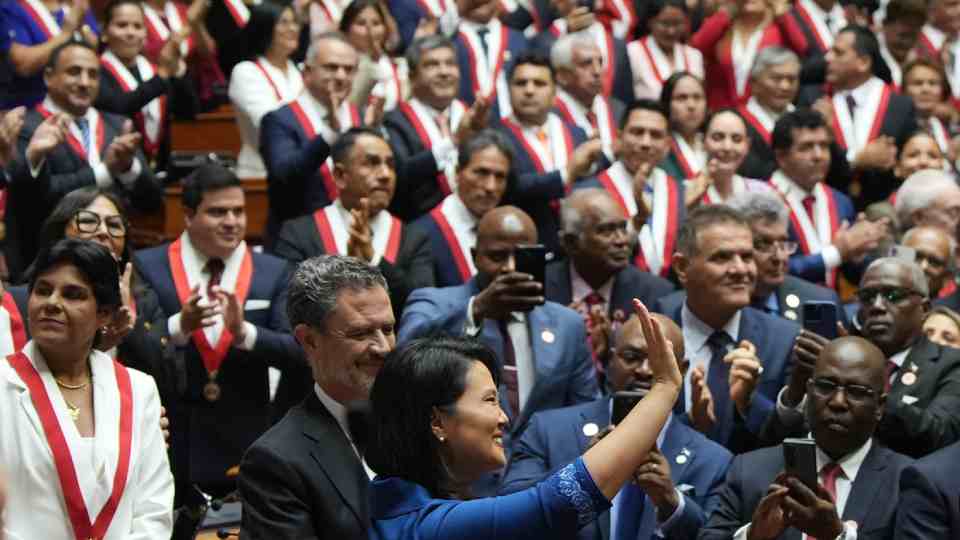 Legisladores peruanos de diversas tendencias políticas viajaron a China al inicio de gestión bicameral