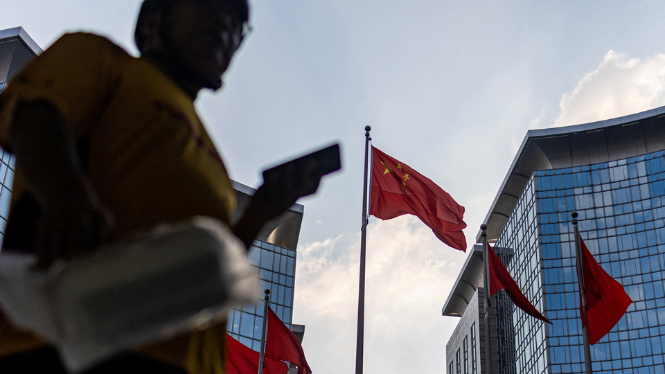 China dice que su economía creció 4,5% interanual en tercer trimestre